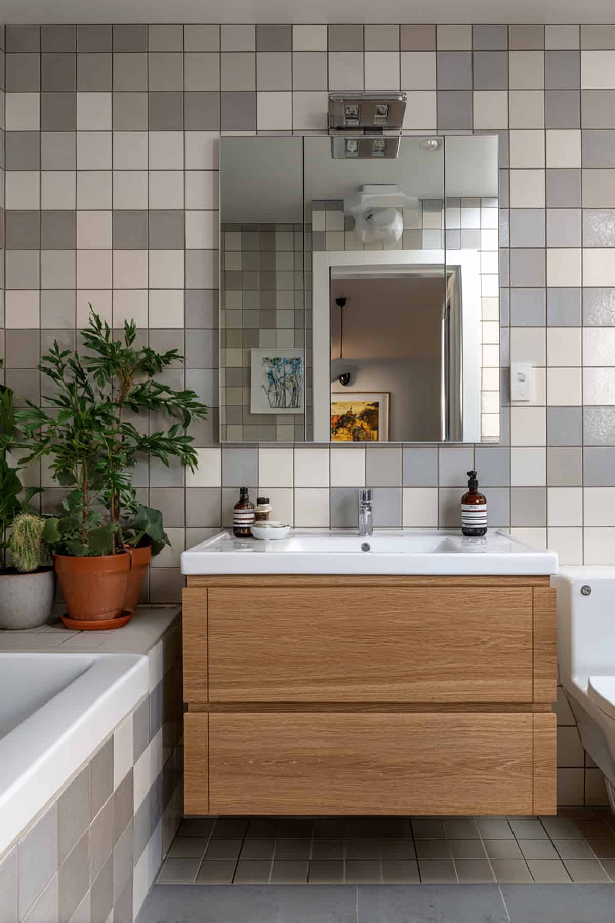 Scandinavian Bathroom with Mixed Tile Grid Pattern