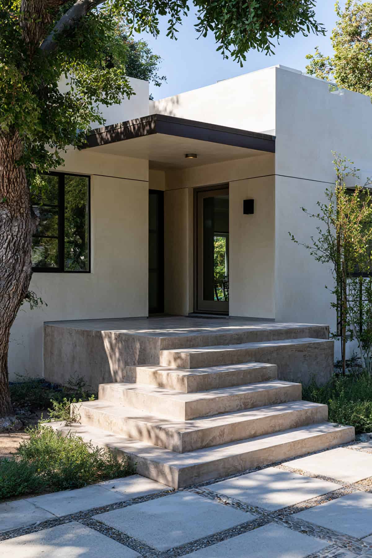 Bungalow With Raised Front Platform Entry