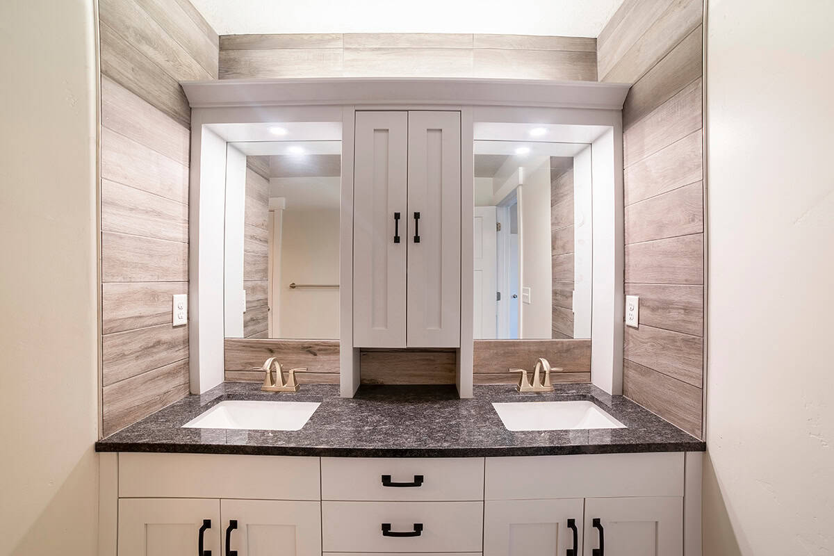 Alcove Double Vanity With Center Storage