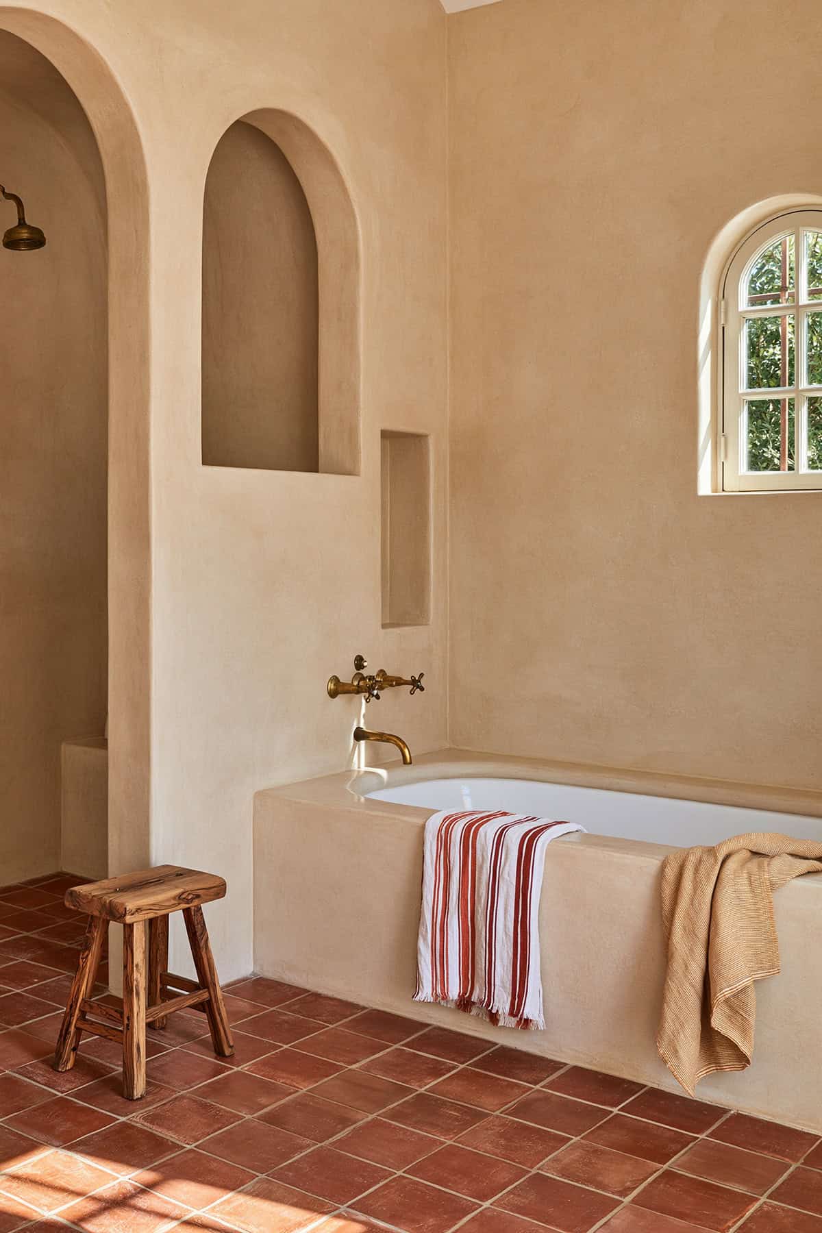 Earthy Mediterranean Bathroom With Tadelakt Walls