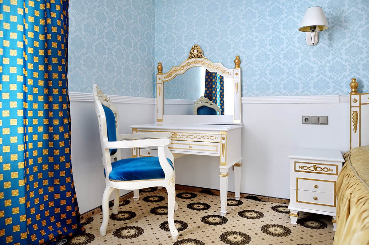 Royal Blue Accents With Gilded Furniture