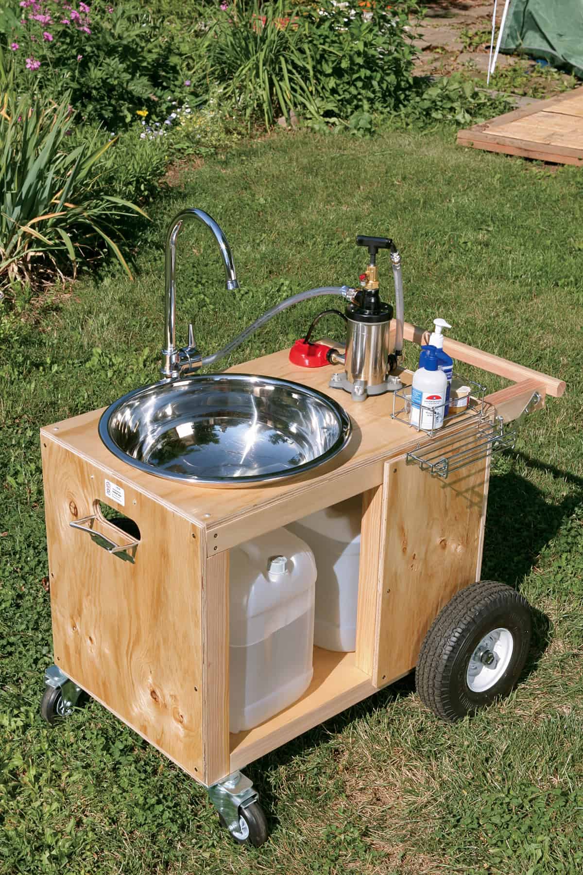 Portable Camp Sink With Foot Pump