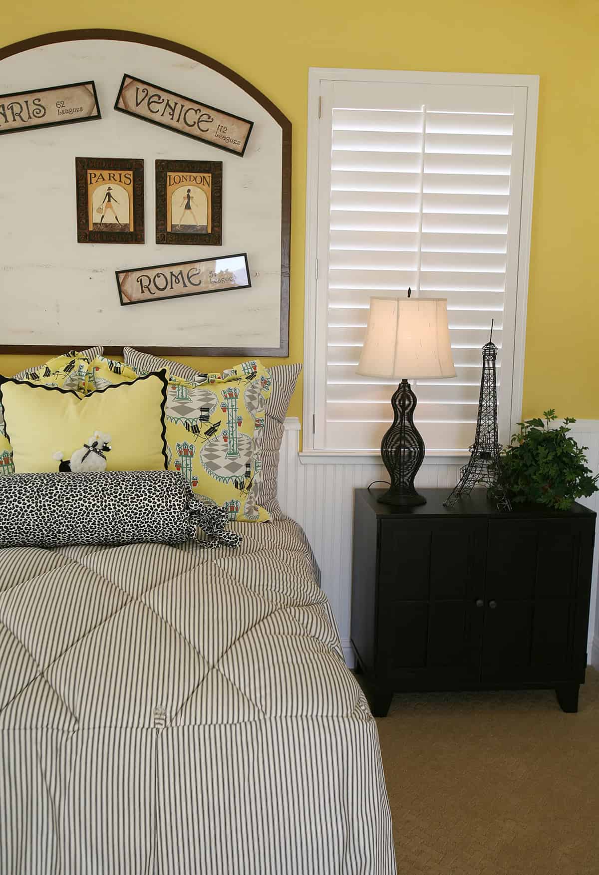 Travel Themed Bedroom With Bold Accents
