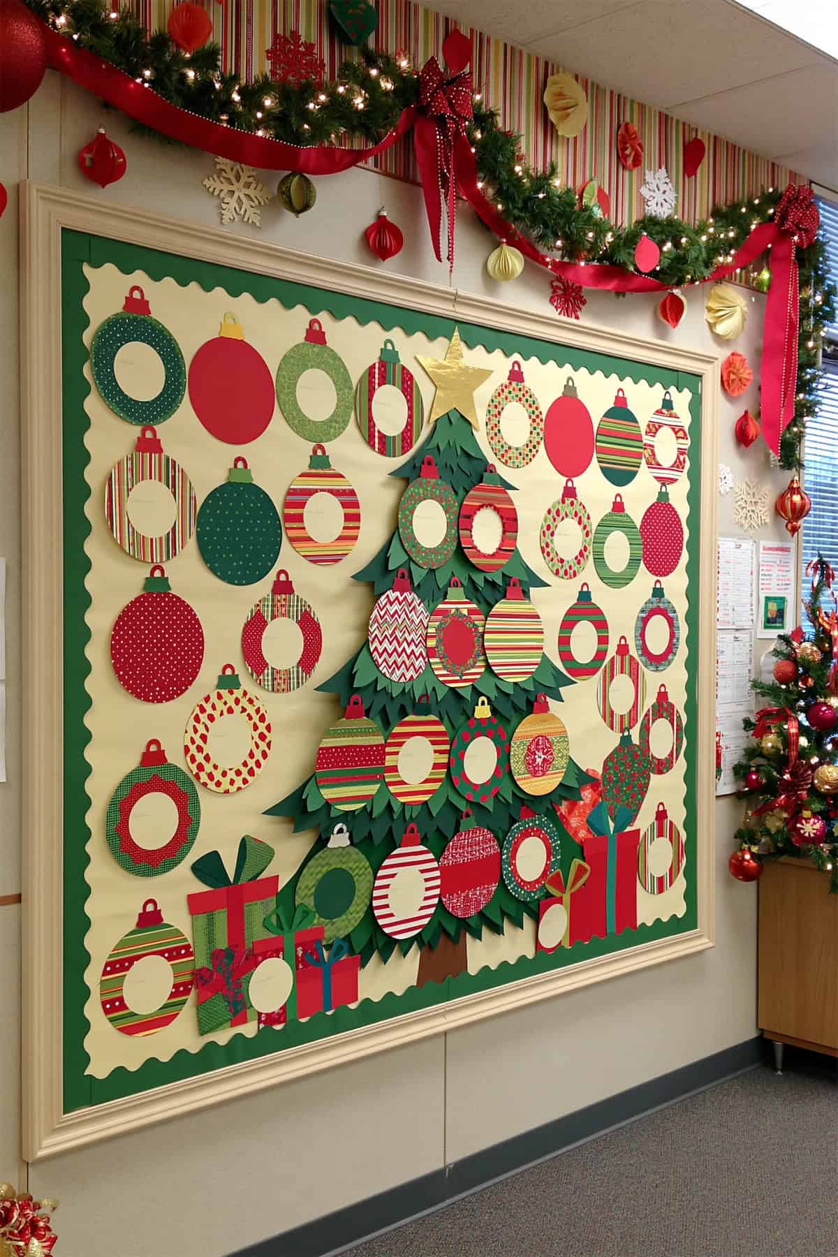 Bauble Tree Christmas Board