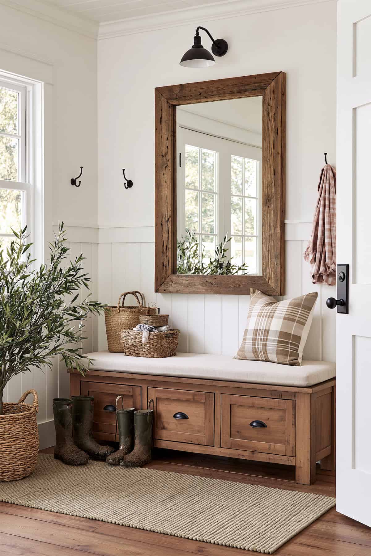 Reclaimed-Wood Mirror Above an Entry Bench
