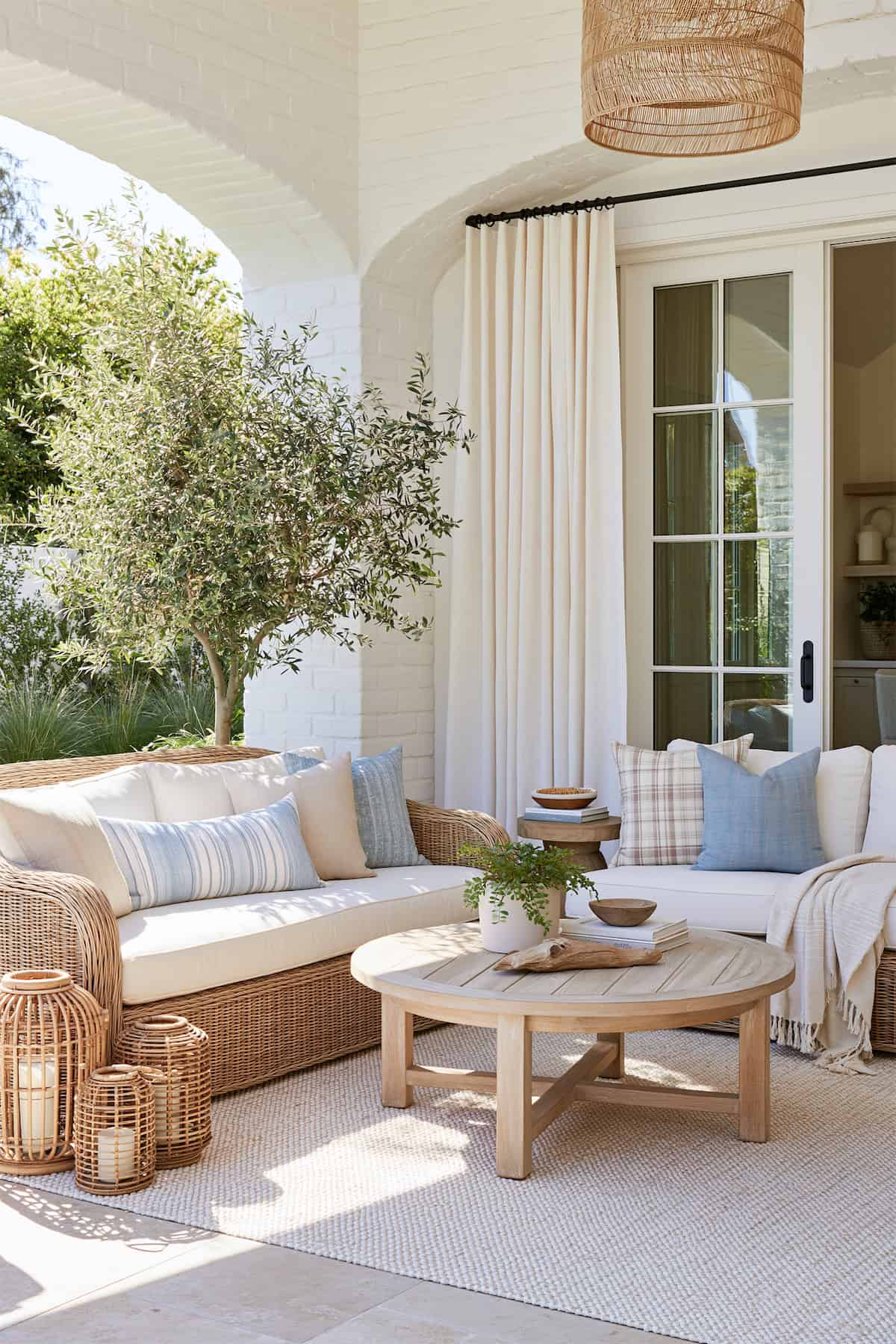 White Wicker With a Coastal Accent