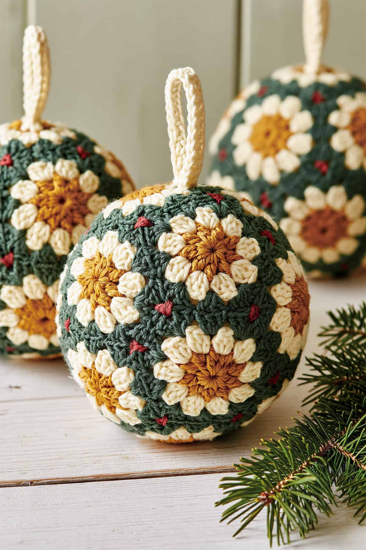 Daisy Granny-Square Baubles