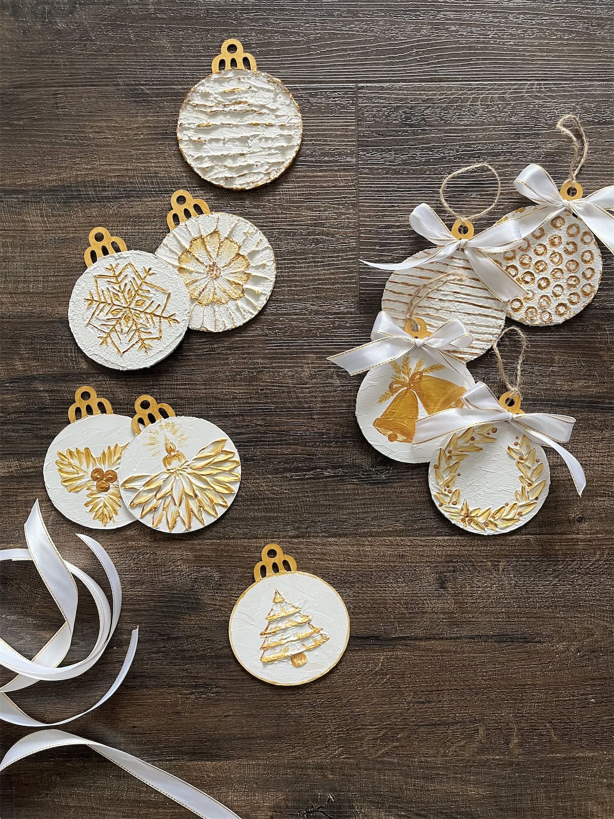 White and Gold Christmas Tree Ornaments