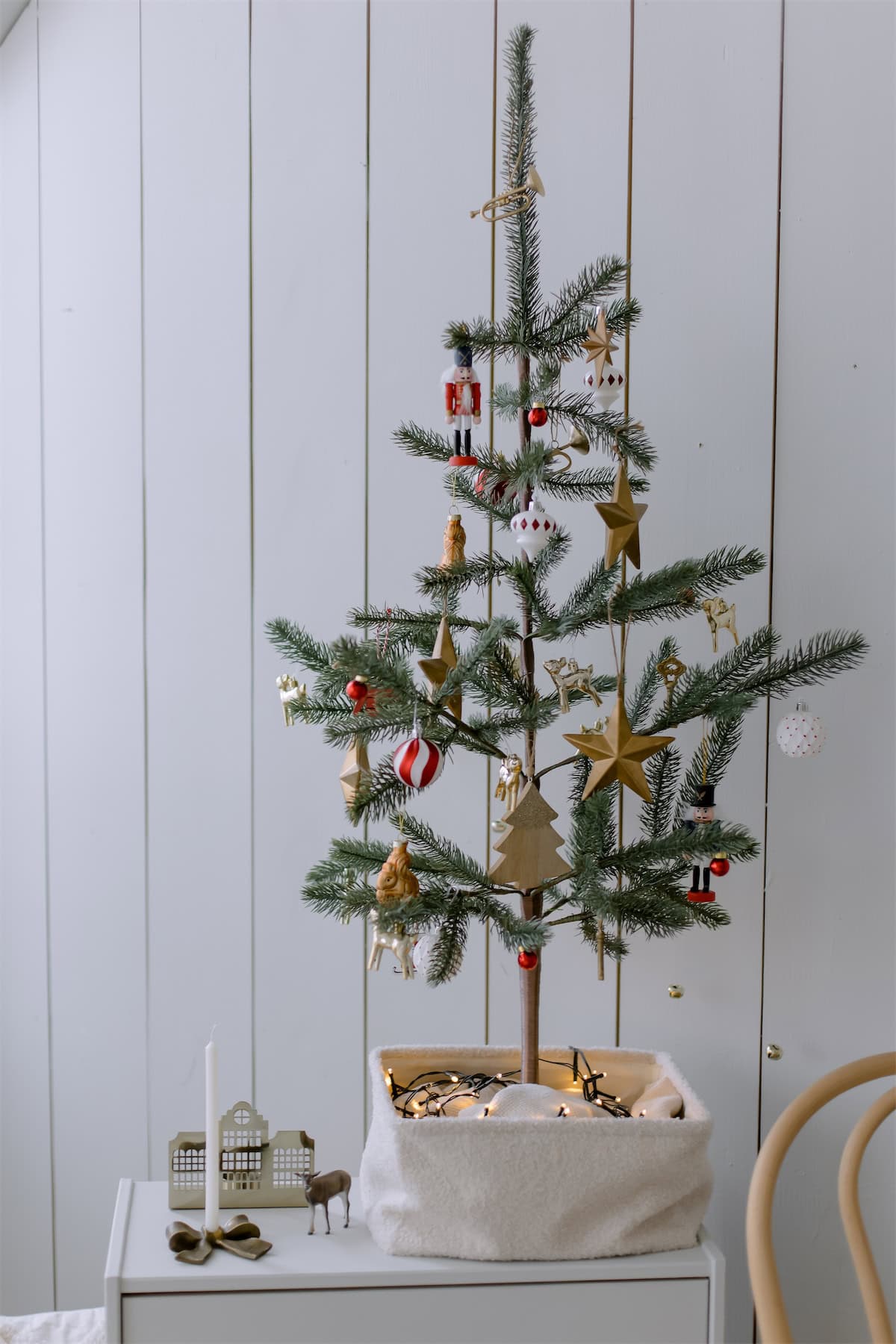 Gold Stars on a Sparse Tabletop Tree